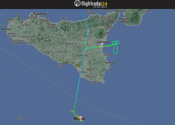 Volo per Catania dirottato a Malta, il pilota non la prende bene e “disegna” un pene in cielo