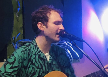 Grande successo per il concerto di Giorgio Poi allo Zion. L’artista promette: «Tornerò presto»