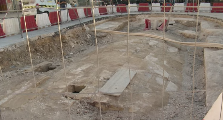 mosta piazza con buca rotunda square