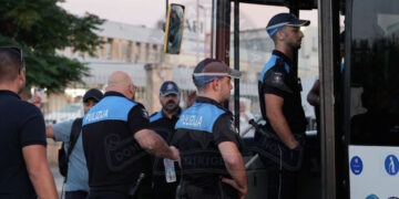 Controlli anti-clandestini: al setaccio autobus, luoghi di ritrovo e appartamenti. Fermate altre 32 persone