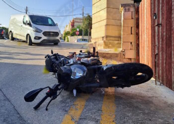 Scontro moto-furgone a Siggiewi; in due finiscono in ospedale