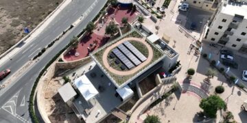 A Rabat si sperimentano i “green roof”: piante e pannelli solari sul tetto per pensare al futuro