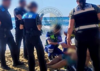 Pericolo a Golden Bay, tre persone salvate dalla forza delle correnti