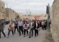 La famiglia di Bernice Cilia e gli attivisti in processione verso il luogo della tragedia - Moviment Graffitti