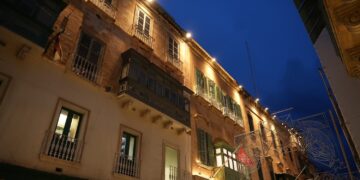 Nuova “luce” a Valletta; moderno sistema di illuminazione stradale installato in Republic Street