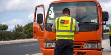 Controlli stradali, stangata di Transport Malta a 14 veicoli. Comminate 54 multe