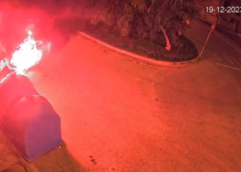 Incendio doloso a Paola: vandalo da fuoco ai cassonetti della spazzatura