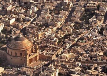 Costosi viaggi a Ragusa e 15mila euro di ulivi: le “spese folli” di Mosta sotto i riflettori del NAO