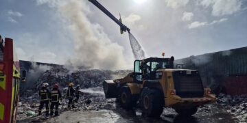 Incendio alla discarica di Maghtab; fiamme divampate da un sacco della differenziata