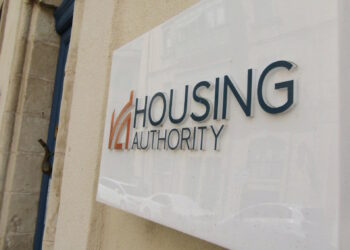 Enti spendaccioni: 35.000 euro per feste ed eventi dell’Housing Authority, BCA compra acqua al supermercato per 8.900 euro