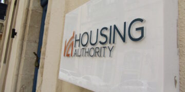 Enti spendaccioni: 35.000 euro per feste ed eventi dell’Housing Authority, BCA compra acqua al supermercato per 8.900 euro