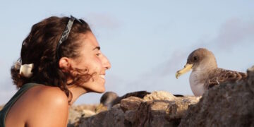 Marie Claire Gatt è la prima inanellatrice maltese nella storia del “Bird Ringing Scheme”