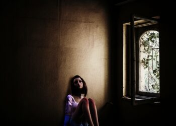 Abusi su minori, condannato l’insegnante d’arte che molestò una studentessa di 12 anni