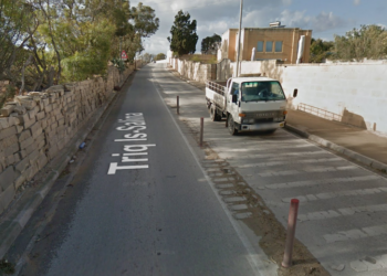 Non vede i dissuasori e cade rovinosamente sull’asfalto: Comune di Naxxar dovrà risarcirlo di oltre 100mila euro