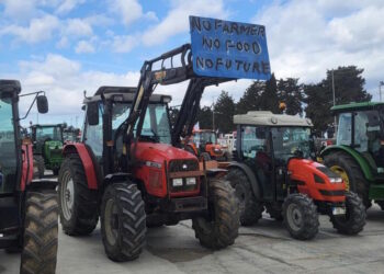 “Niente agricoltori, niente cibo, niente futuro”: la protesta dei trattori a Floriana contro l’Ue