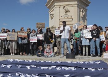 A Senglea si commemorano le vittime del Mediterraneo: «Basta giocare con la vita delle persone»