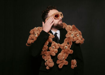 Sanremo 2024, «Navigando verso Malta»: la canzone-appello per i migranti di Dargen D'Amico