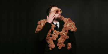 Sanremo 2024, «Navigando verso Malta»: la canzone-appello per i migranti di Dargen D'Amico