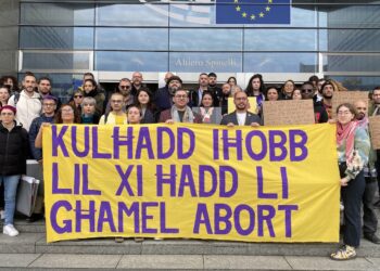 Attivisti maltesi in protesta a Bruxelles contro le «disumane» leggi sull’aborto di Malta