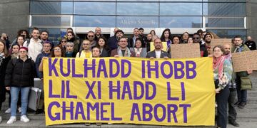 Attivisti maltesi in protesta a Bruxelles contro le «disumane» leggi sull’aborto di Malta