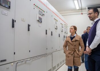 miriam dalli visita centro di distribuzione di Kirkop