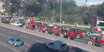 Gli agricoltori tornano a scendere in strada per protestare: «Niente cibo, niente futuro»