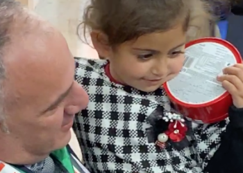 La piccola Selah ha raggiunto Malta; le ferite subite nel raid aereo su Gaza saranno ora curate al Mater Dei