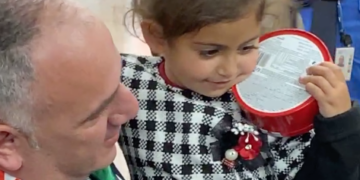 La piccola Selah ha raggiunto Malta; le ferite subite nel raid aereo su Gaza saranno ora curate al Mater Dei