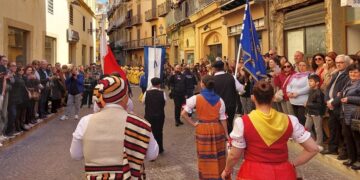 Le proteste del gruppo folk maltese alla “Festa del Mandorlo in Fiore”: 14 in una camera e cibo di pessima qualità