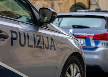 Due ragazzine di 12 e 15 anni accoltellate a Marsa; fermato un uomo di 43 anni