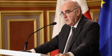 Polemiche sul viaggio di Vella a Londra; 60mila euro in 3 giorni per partecipare ai funerali della Regina