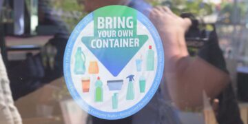 Contenitori riutilizzabili nei bar, ristoranti e negozi: nasce l’iniziativa “Bring-Your-Own-Container”