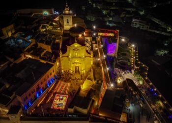 Torna la magia di “Lejl Imkebbes”, il festival che illuminerà la Cittadella di Gozo della luce di migliaia di candele