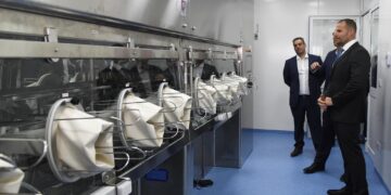 Inaugurato l’ampliamento dello stabilimento Pharmadox, punta di diamante nell’industria farmaceutica locale