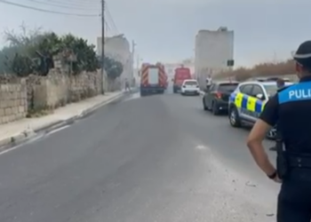 Cortina di fumo su Qormi a causa di un incendio divampato a Tal-Handaq