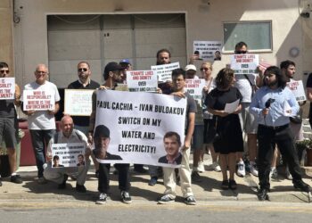 Manifestazione di solidarietà per l’inquilino minacciato di morte dal proprietario di casa