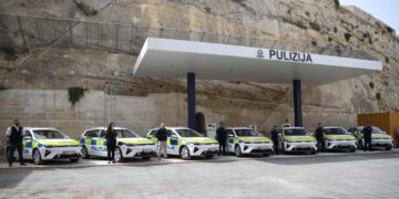 La Polizia passa all’elettrico con sette nuove auto “green”