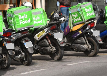 lavoro - lavoratori stranieri - fattorini - rider