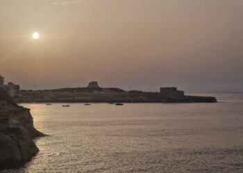 Meteo bizzarro e cieli avvolti da una cappa di foschia: l’insolita estate maltese