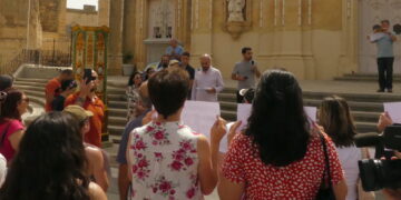 Cementificazione selvaggia, gruppi di residenti chiedono una moratoria e la revisione dei Piani urbanistici