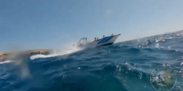 Barca sfreccia quasi sulla testa di un sub: strage evitata per un soffio