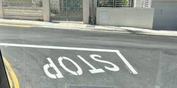 Uno STOP in direzione sbagliata e la foto diventa virale; succede a Balzan