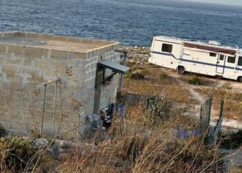 Spunta l’annuncio di affitto di una stanza vista mare su sito protetto: i ranger denunciano l’illegalità