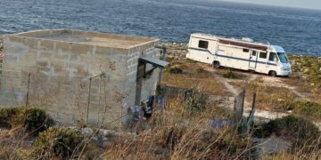 Spunta l’annuncio di affitto di una stanza vista mare su sito protetto: i ranger denunciano l’illegalità