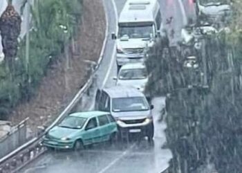 Pioggia e incidenti mandano in tilt il traffico nella zona centrale del Paese