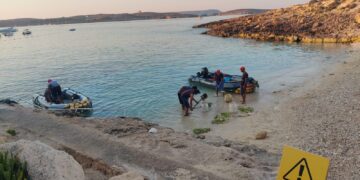 La baia di Hondoq sempre più vicina alla “normalità”; ERA valuta sanzioni all’allevamento ittico