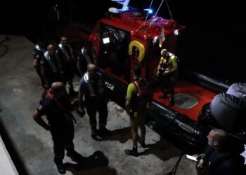 Due bagnanti tratti in salvo giovedì sera in una grotta vicino a Gnejna Bay