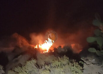 Incendio nella notte divora area protetta a Migra l-Ferha