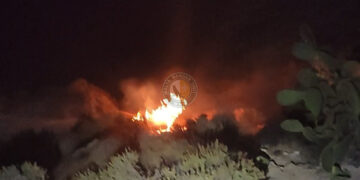 Incendio nella notte divora area protetta a Migra l-Ferha