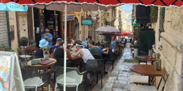 Valletta - occupazione - tavolini